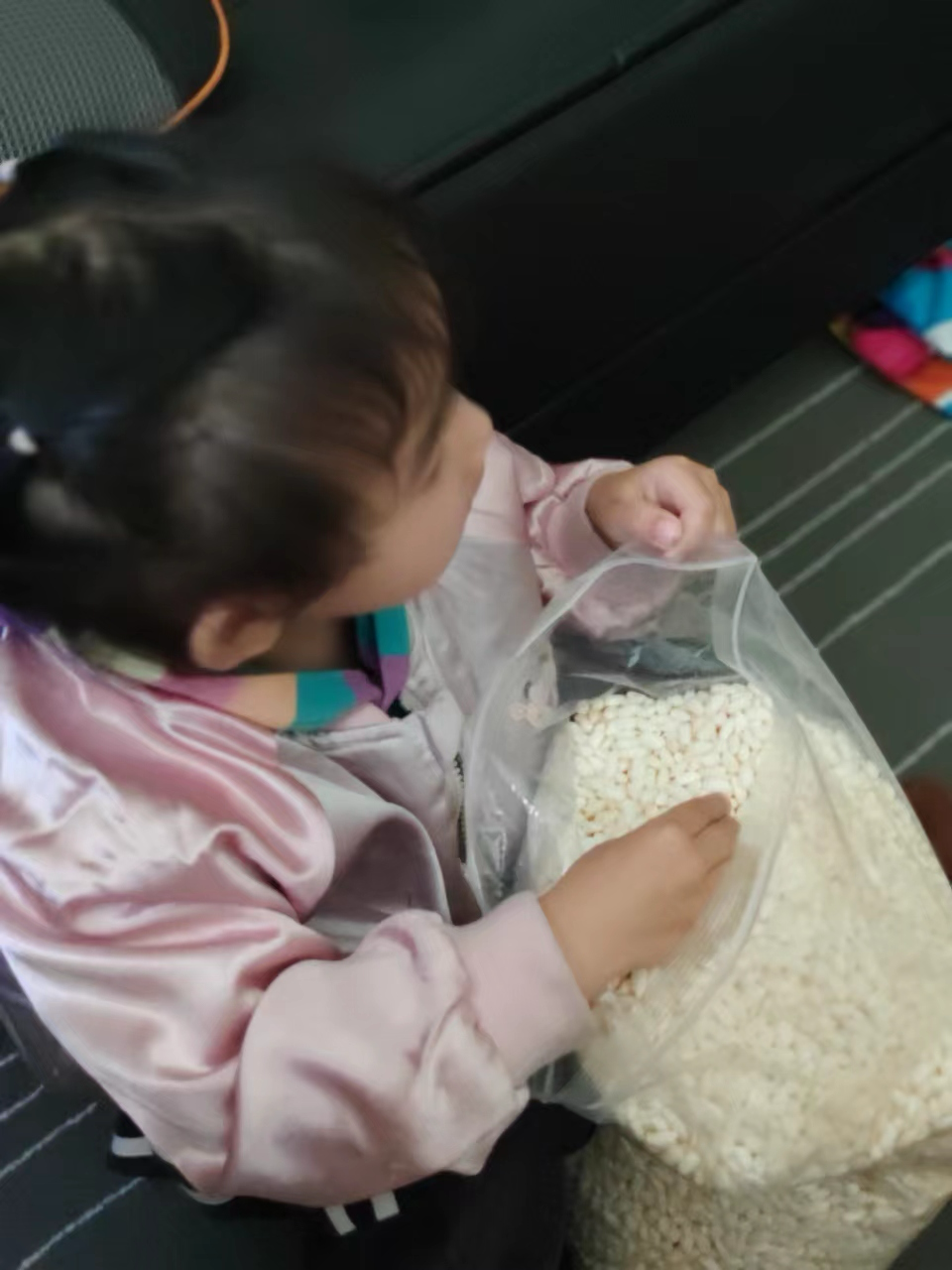 妹妹从小就最喜欢吃吃吃吃。。。