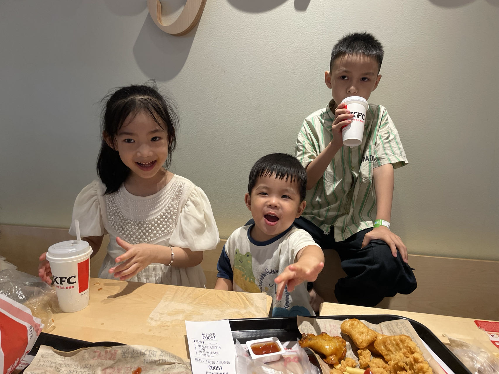 虽然长大了一点点,但是KFC真好吃